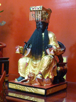 光明天王：一般俗稱是「玉皇大帝」或「天公」。